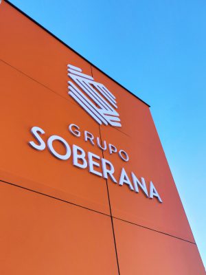 O Grupo Soberana atua há mais de uma década no mercado local, desenvolvendo soluções INTEGRADAS, INTELIGENTES E ACESSÍVEIS para simplificar o trabalho de condomínios e empresas, e principalmente, a vida das pessoas.