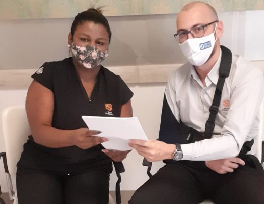 Nesta quarta-feira (08/10) aconteceu o encerramento do treinamento de desenvolvimento e reciclagem promovido pelo Grupo Soberana na Clínica Vitis Med Center. A capacitação dos profissionais foi realizada com o objetivo de aproximar, reciclar e esclarecer dúvidas das colaboradoras, além de qualificar o atendimento, tornando-o mais ágil e com maior qualidade.