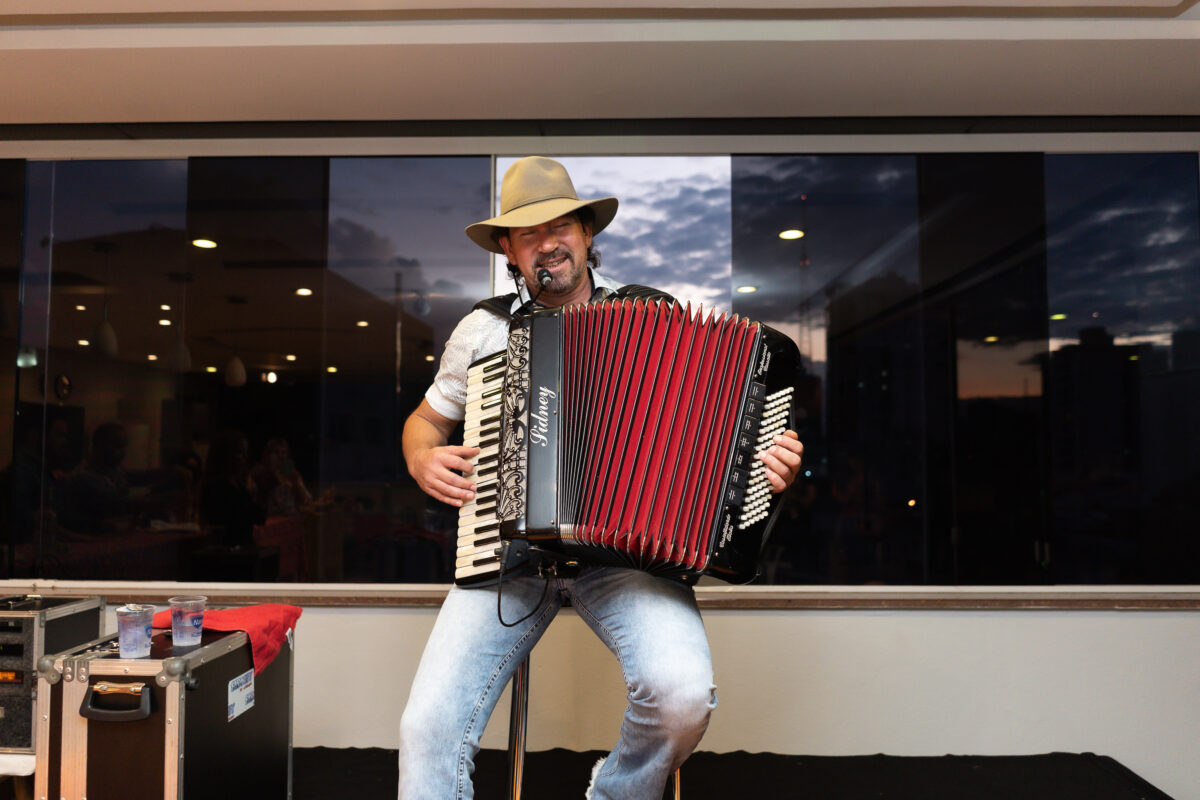 Sidney do Cerrado anima a 5ª edição do Soberana Docê 41 doce 0102