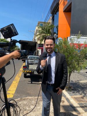 Durante o período de verão e férias, principalmente no final do ano, várias famílias procuram alugar um imóvel para descansar alguns dias, semanas ou até mesmo um mês inteiro, principalmente nas regiões de praias. Como na maioria dos casos o locador não pode visitar o imóvel (que fica em outra cidade ou país), é preciso ter alguns cuidados para não se decepcionar ao chegar ao destino, ou pior, cair em um golpe e descobrir que o imóvel não existe ou não pertence ao locador em questão.